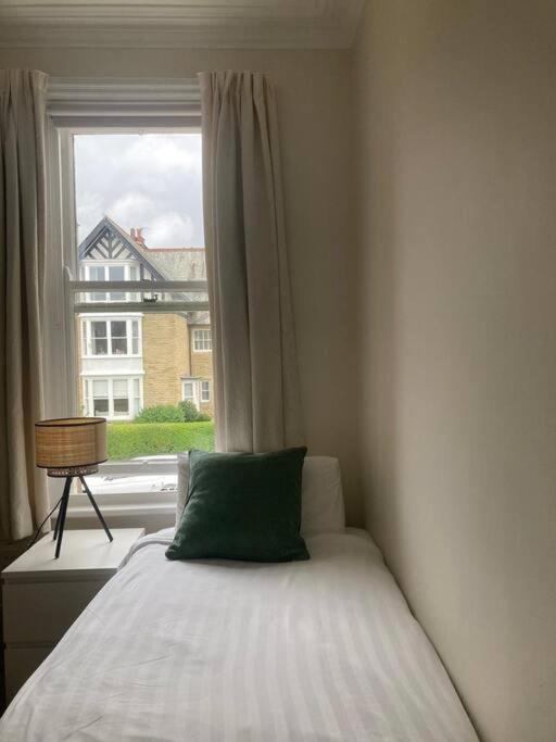 Spacious & Bright 3 Bed Harrogate Apartment Exterior foto
